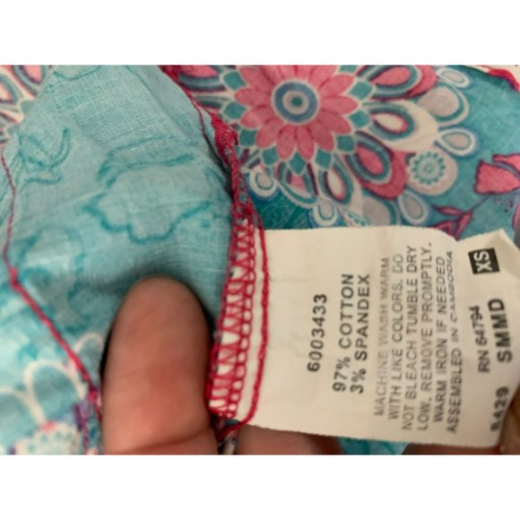 Med Couture Butterfly Floral Psychedelic Size XS‎ Scrub Top - Picture 7 of 8